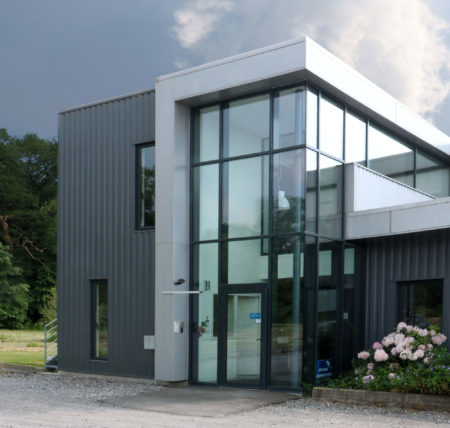 Atelier de mécanique de précision à Erbray par Philippe Misériaux architecte à Châteaubriant