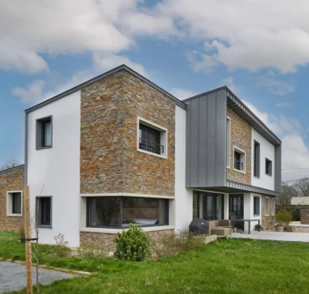 Logement individuel de 4 chambres avec piscine par Philippe Misériaux architecte à Châteaubriant