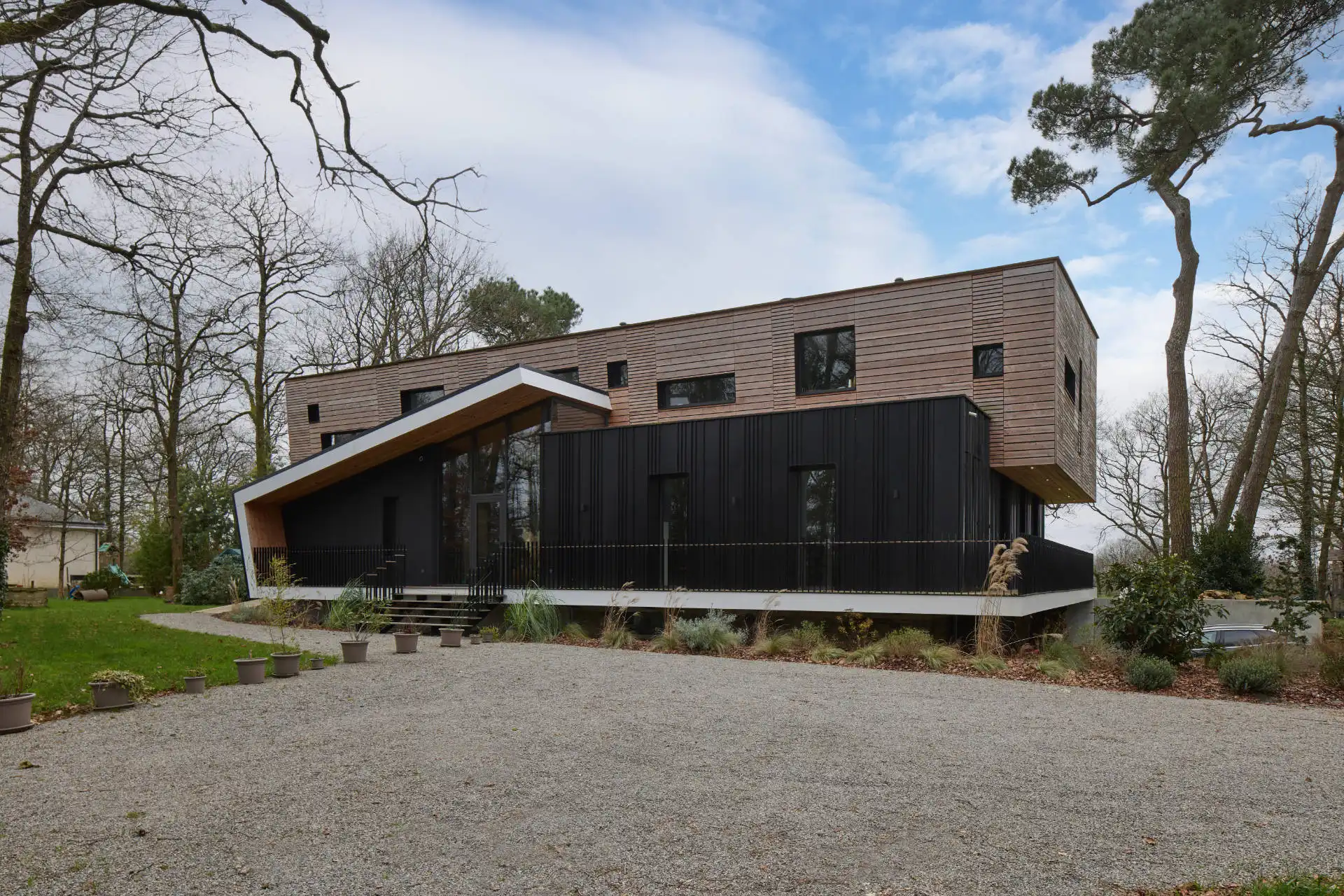 maison individuelle ossature béton, acier et bois 5