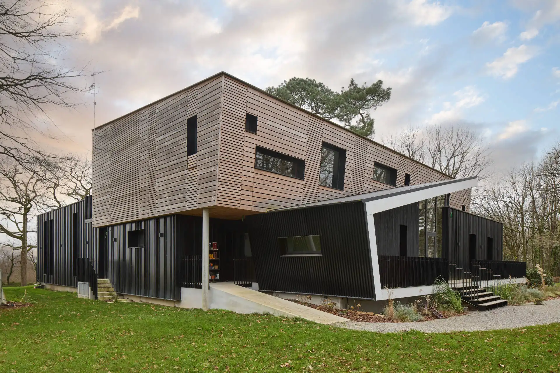 maison individuelle ossature béton, acier et bois 6