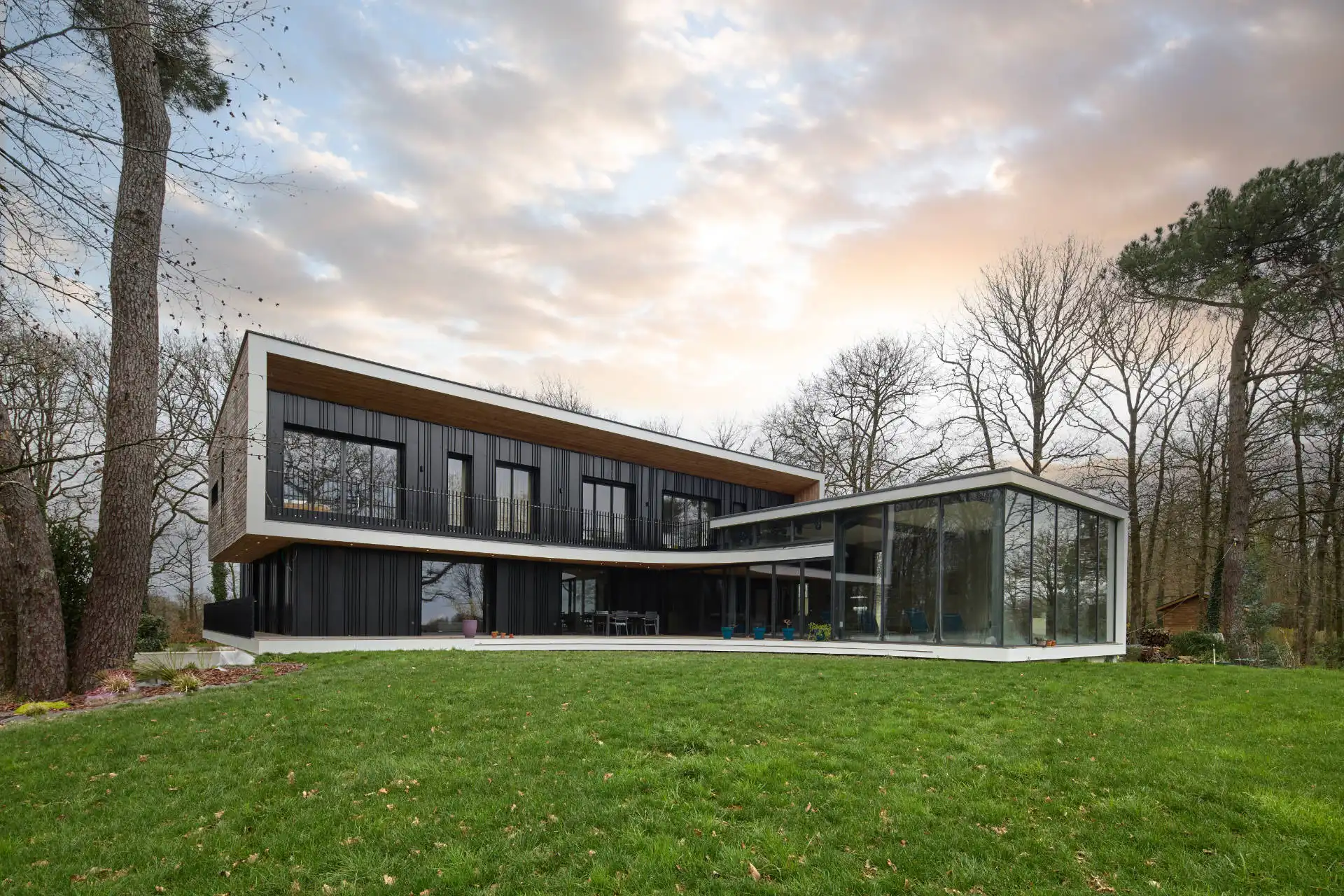 maison individuelle ossature béton, acier et bois 7